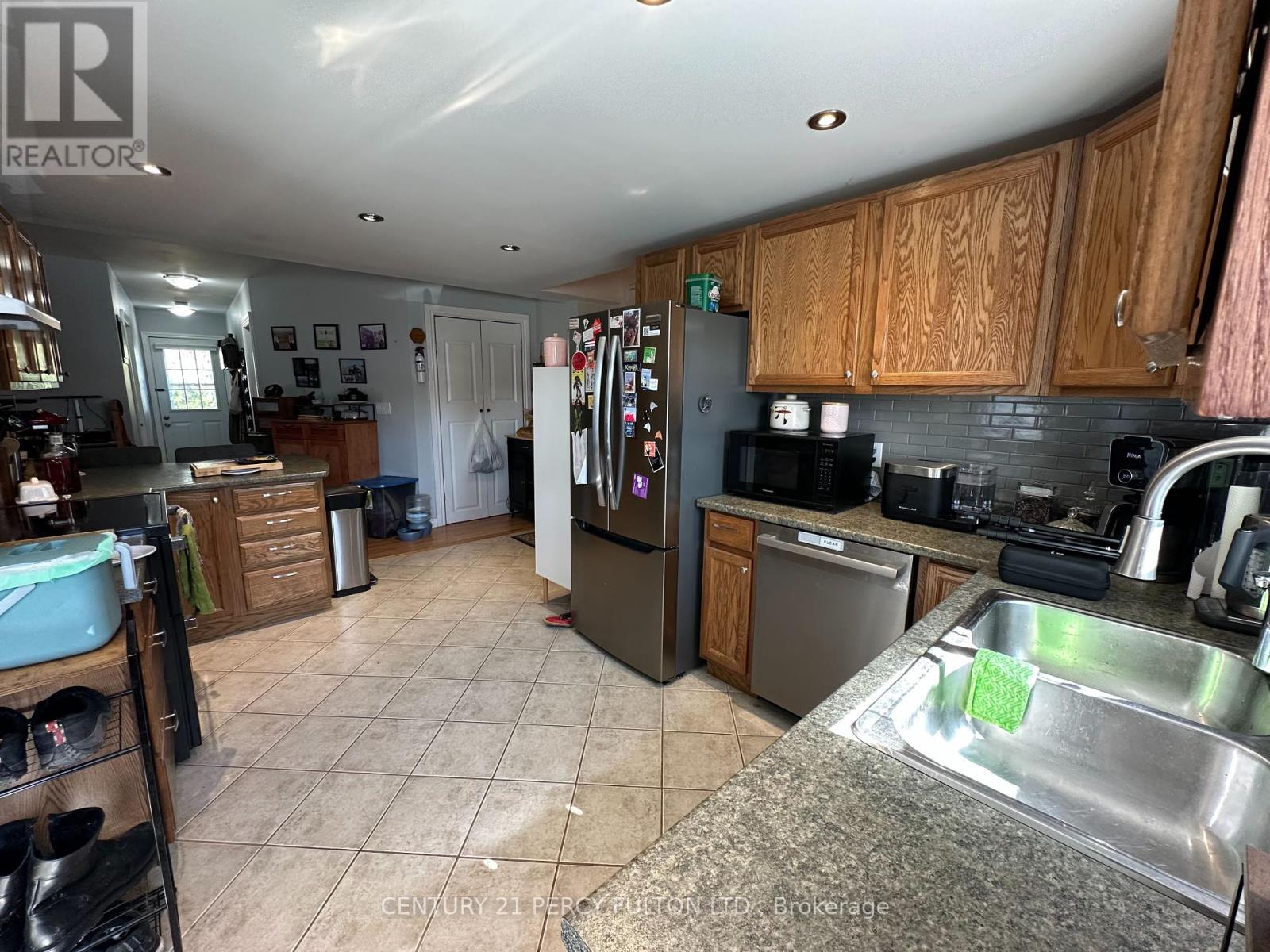19 Pelham Street, Quinte West, Ontario  K8V 5A8 - Photo 14 - X12216795
