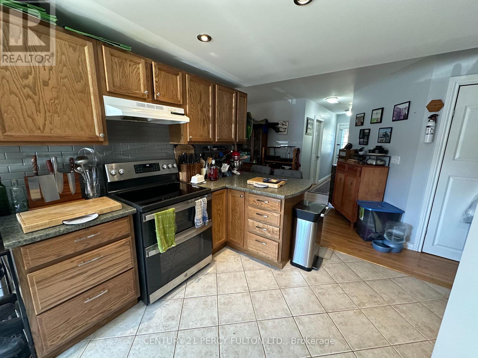 19 Pelham Street, Quinte West, Ontario  K8V 5A8 - Photo 15 - X12216795