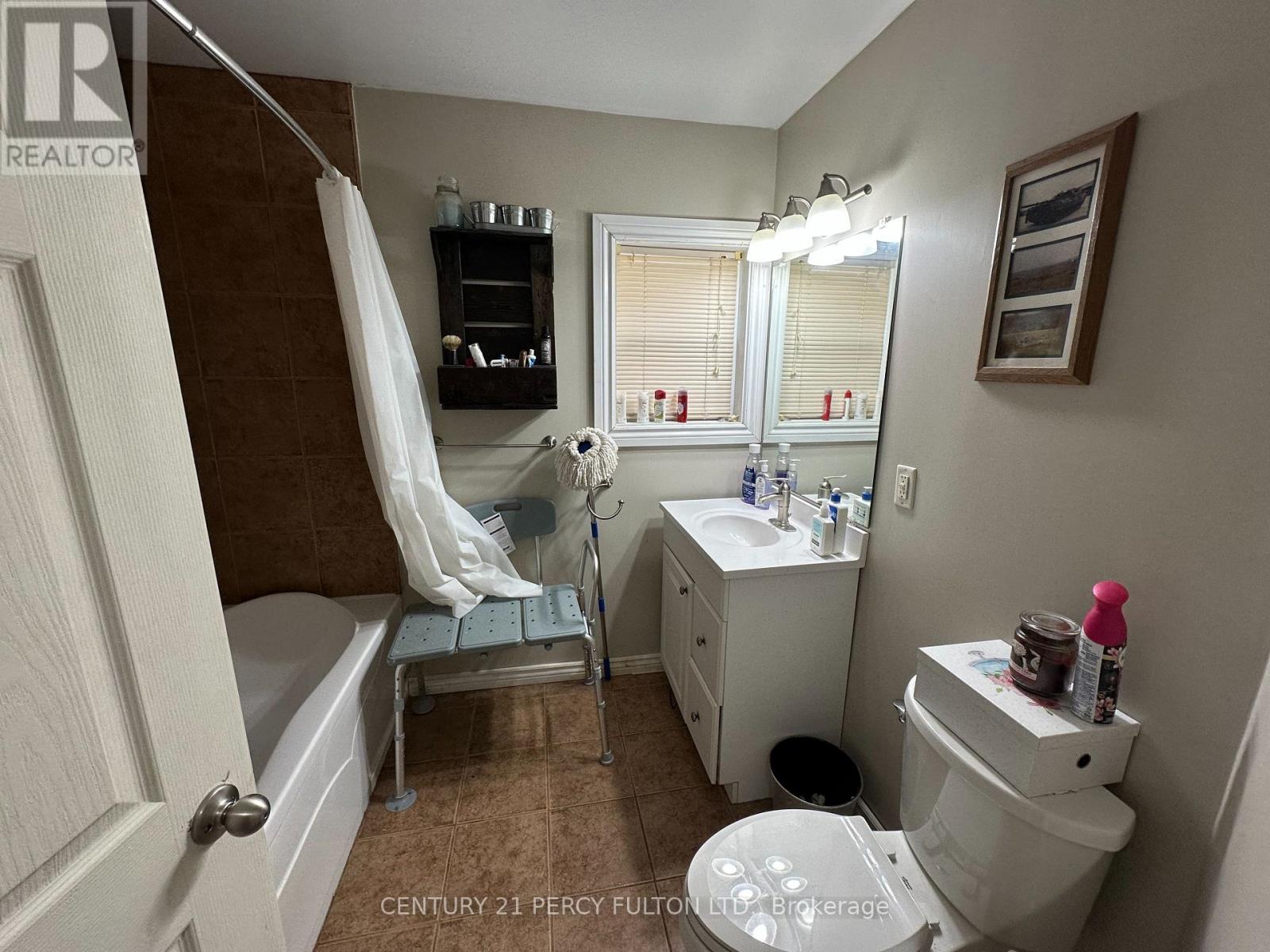 19 Pelham Street, Quinte West, Ontario  K8V 5A8 - Photo 3 - X12216795