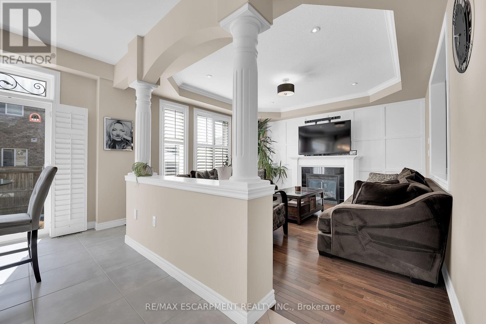 8 Chartwell Circle, Hamilton, Ontario  L9A 0B6 - Photo 10 - X12216813