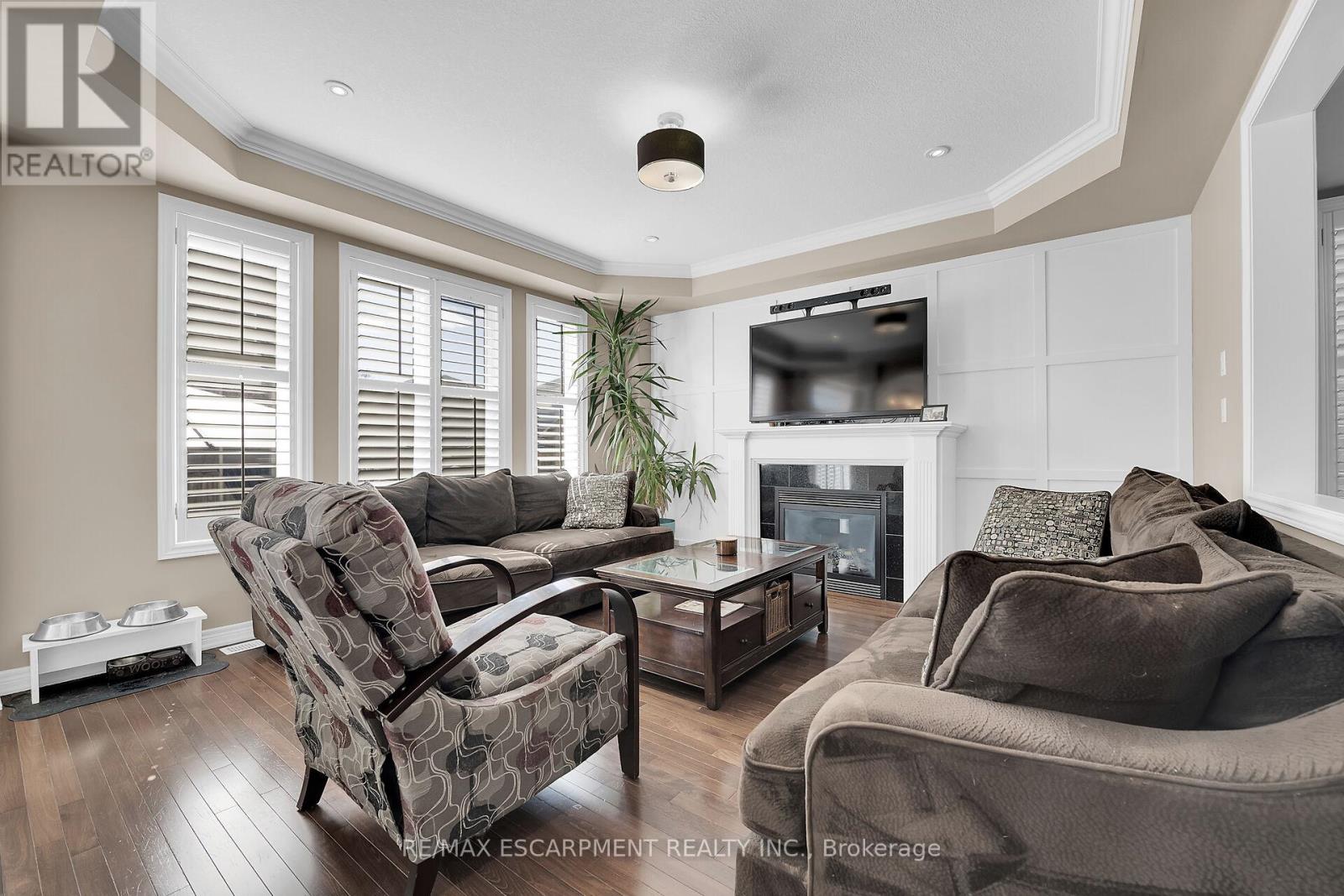 8 Chartwell Circle, Hamilton, Ontario  L9A 0B6 - Photo 11 - X12216813