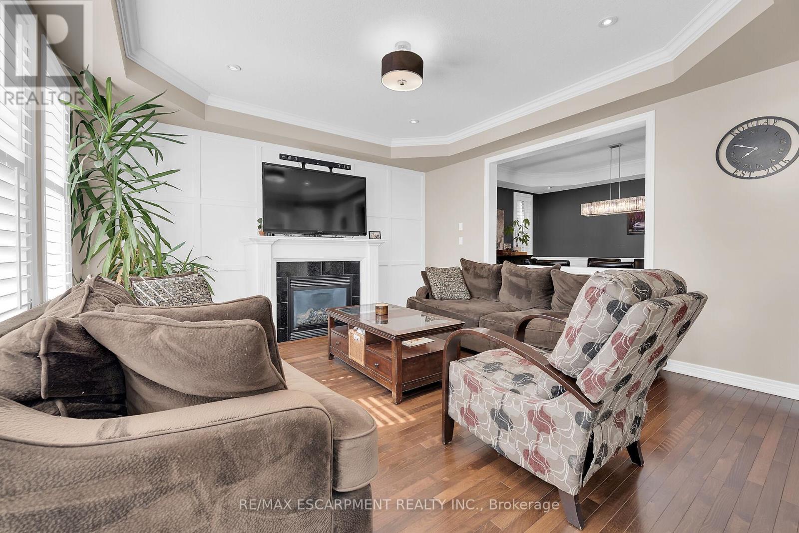8 Chartwell Circle, Hamilton, Ontario  L9A 0B6 - Photo 12 - X12216813