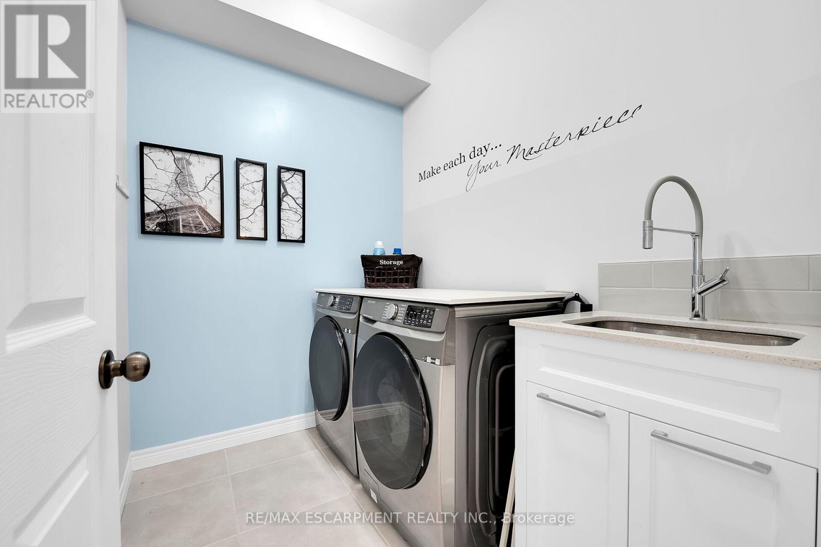 8 Chartwell Circle, Hamilton, Ontario  L9A 0B6 - Photo 17 - X12216813