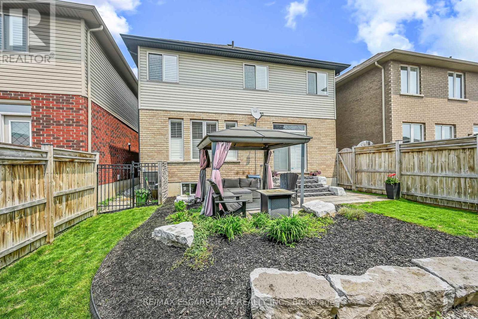 8 Chartwell Circle, Hamilton, Ontario  L9A 0B6 - Photo 2 - X12216813