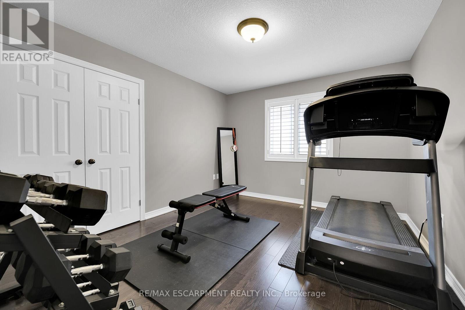 8 Chartwell Circle, Hamilton, Ontario  L9A 0B6 - Photo 31 - X12216813