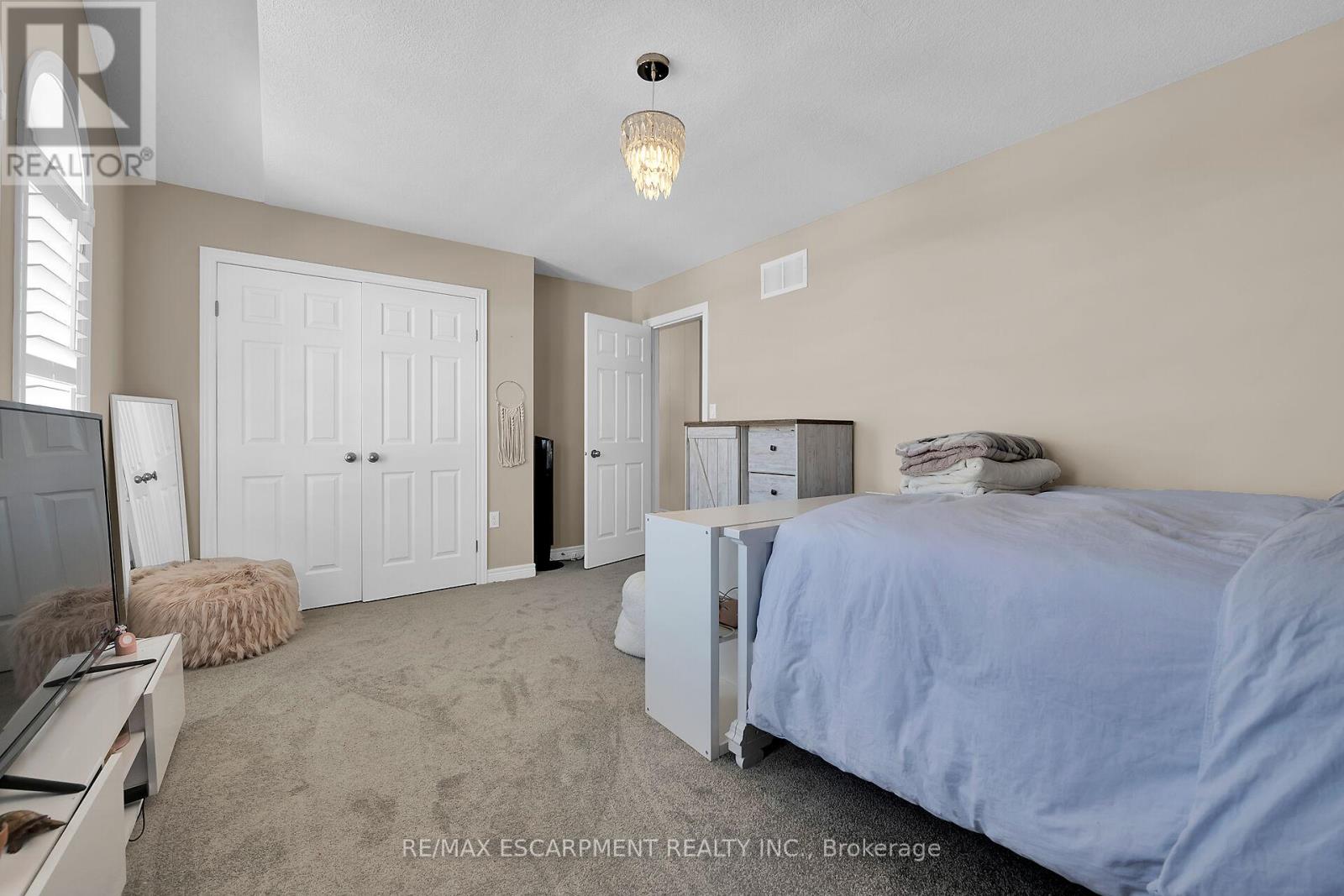 8 Chartwell Circle, Hamilton, Ontario  L9A 0B6 - Photo 33 - X12216813