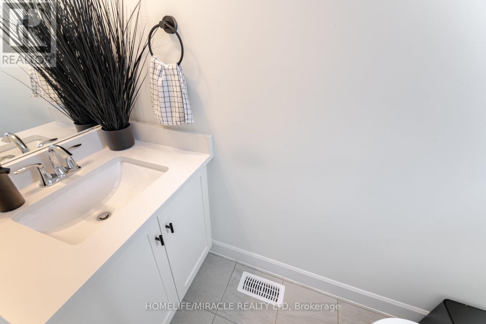 14 Southam Lane, Hamilton, Ontario  L9C 0E9 - Photo 17 - X12216814