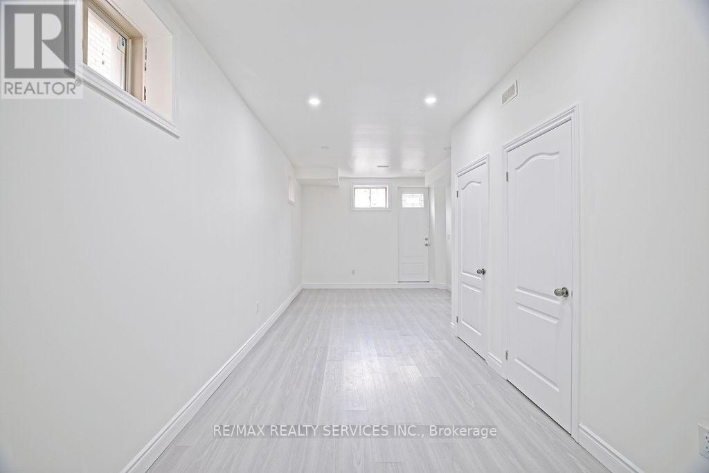 80 Gloria Street, Kitchener, Ontario  N2R 0R3 - Photo 32 - X12216817