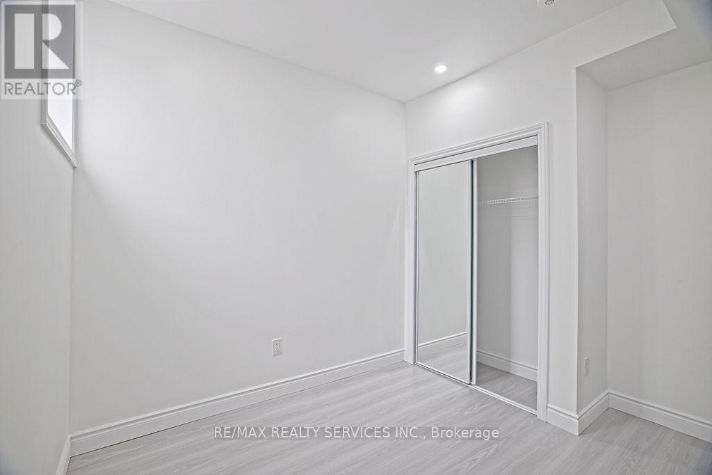 80 Gloria Street, Kitchener, Ontario  N2R 0R3 - Photo 37 - X12216817