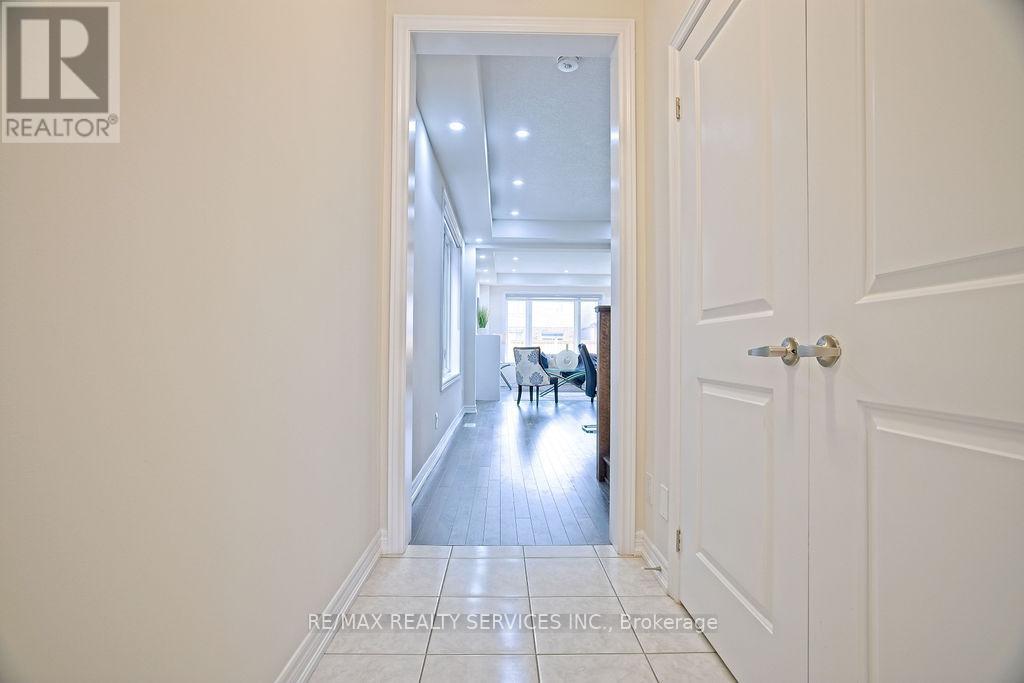 80 Gloria Street, Kitchener, Ontario  N2R 0R3 - Photo 5 - X12216817