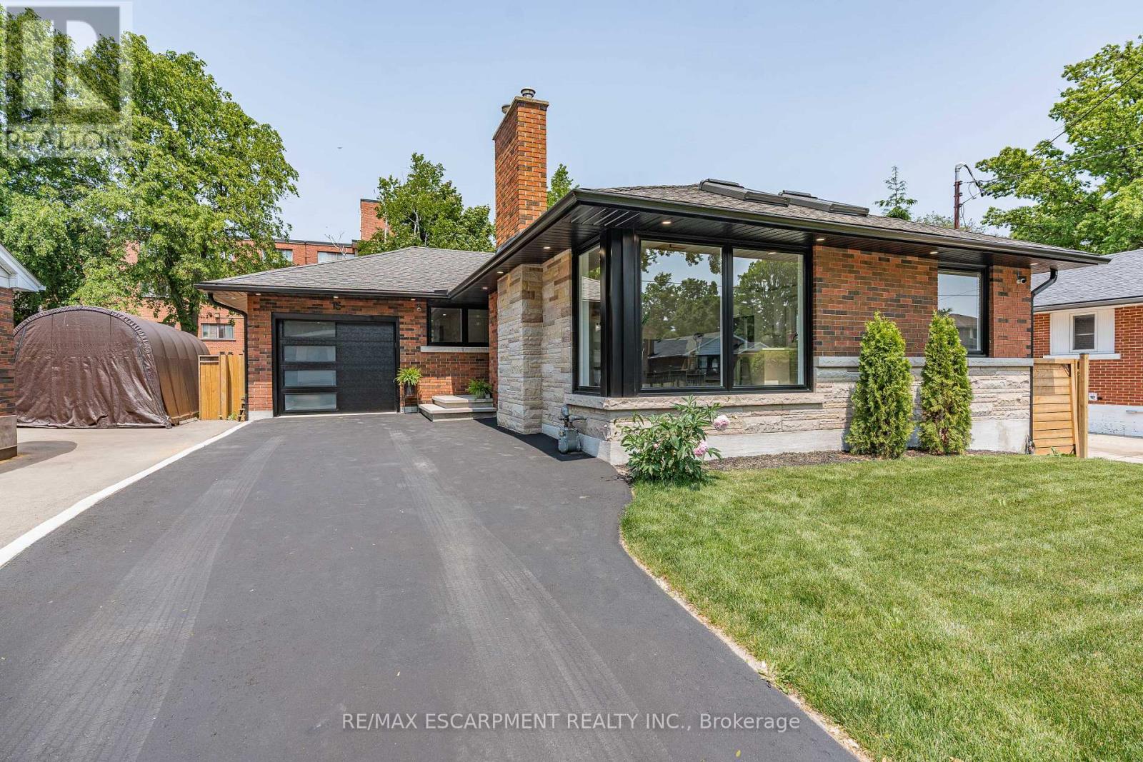 15 Hardale Crescent, Hamilton, Ontario  L8T 1X7 - Photo 2 - X12216841
