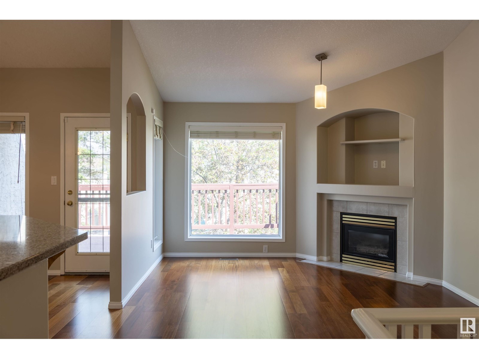 #6 1203 Carter Crest Rd Nw, Edmonton, Alberta  T6R 2R1 - Photo 2 - E4442049