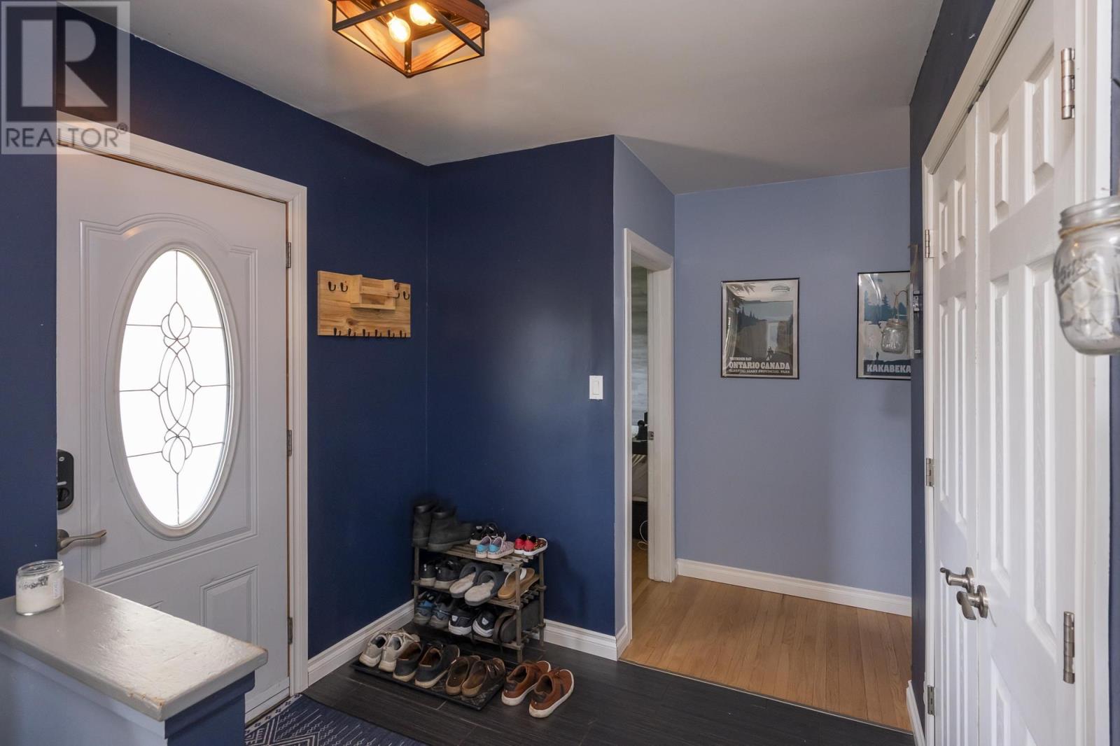 Property at 612 Rosewood CRES image 3