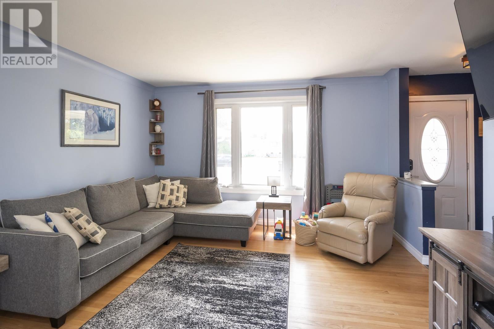 Property at 612 Rosewood CRES image 4
