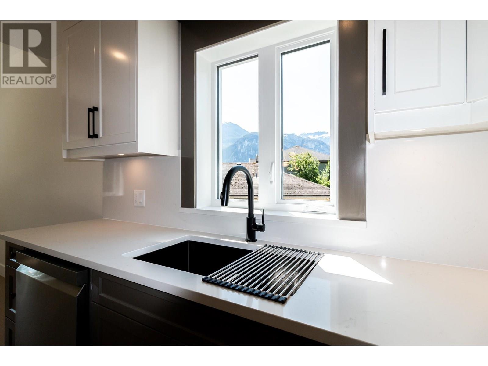 1108 Magee Street, Squamish, British Columbia  V8B 0E8 - Photo 12 - R3014929