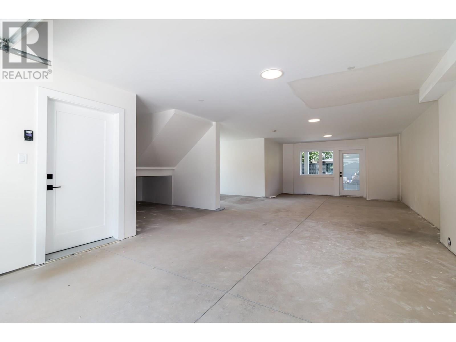 1108 Magee Street, Squamish, British Columbia  V8B 0E8 - Photo 3 - R3014929