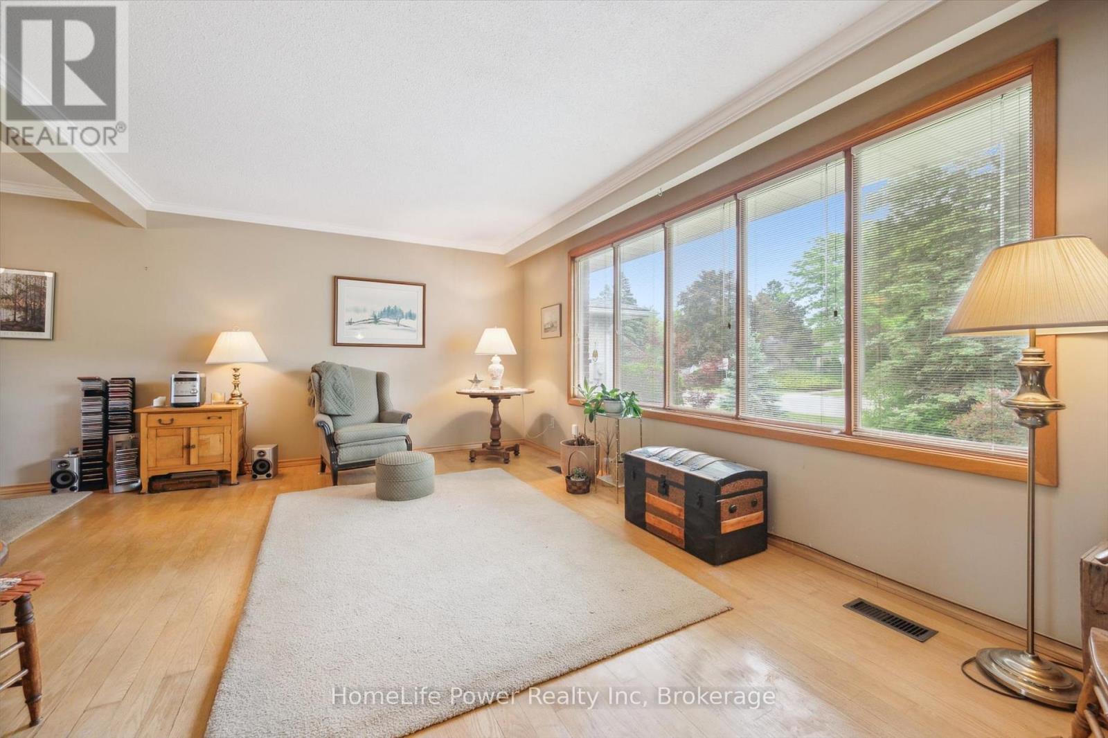 19 Bishop Court, Guelph, Ontario  N1G 2R8 - Photo 11 - X12217079