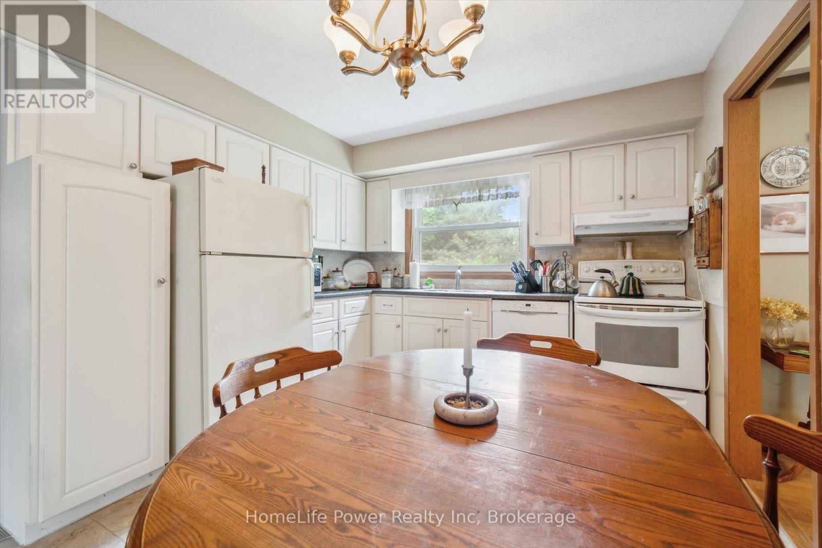 19 Bishop Court, Guelph, Ontario  N1G 2R8 - Photo 17 - X12217079