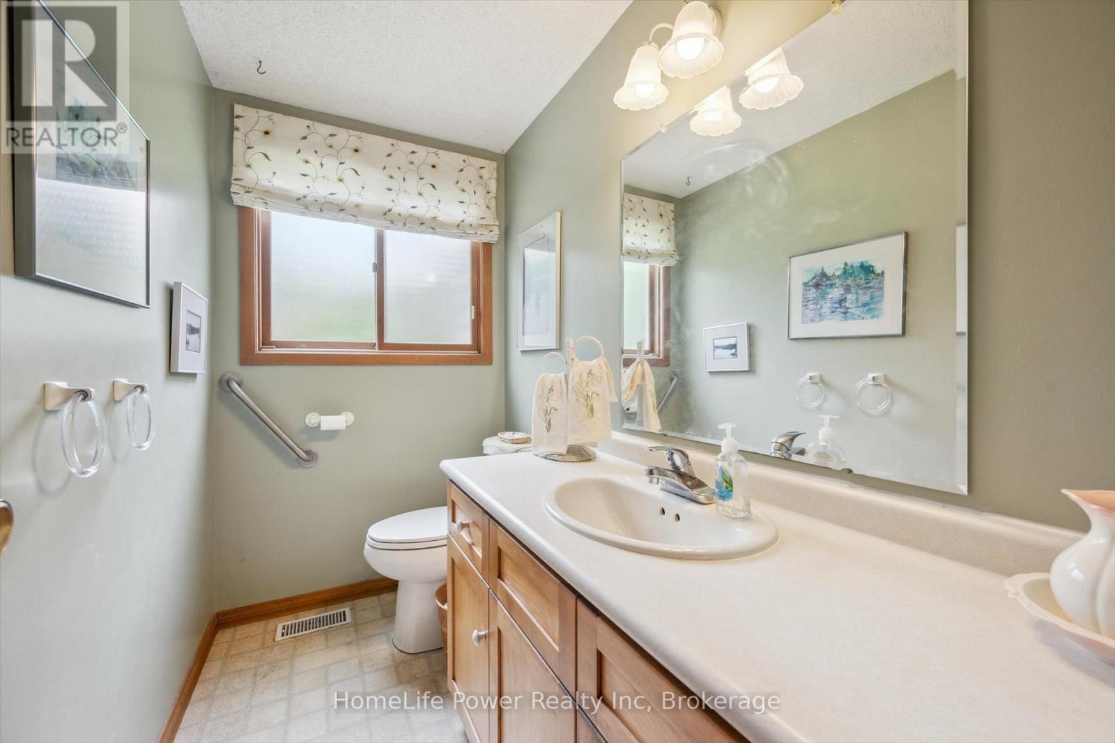 19 Bishop Court, Guelph, Ontario  N1G 2R8 - Photo 24 - X12217079