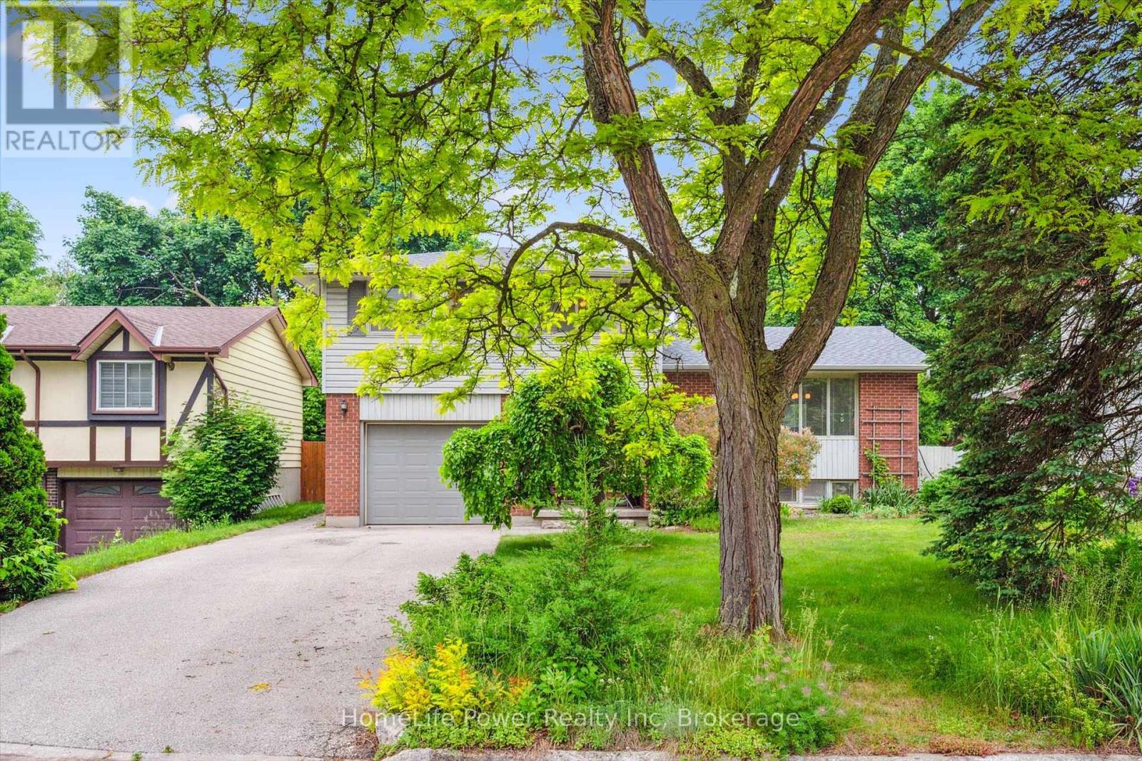 19 Bishop Court, Guelph, Ontario  N1G 2R8 - Photo 5 - X12217079
