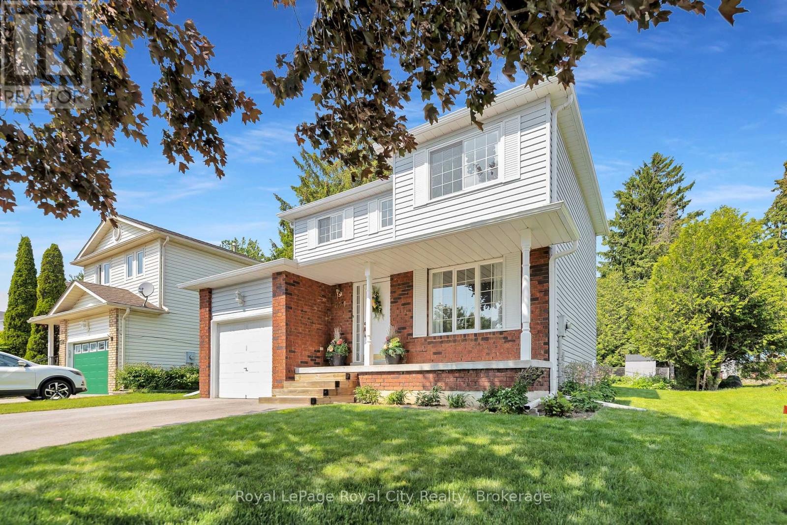 624 Holman Crescent, Centre Wellington, Ontario  N1M 3M1 - Photo 3 - X12217139