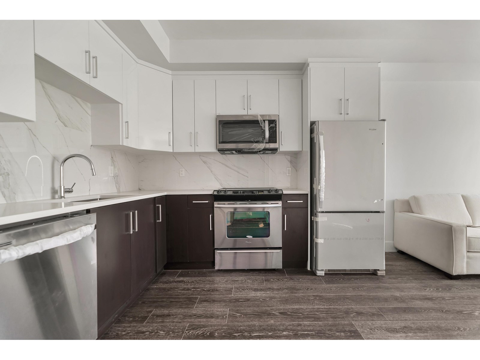 214 9983 E Barnston Drive, Surrey, British Columbia  V4N 6T3 - Photo 3 - R3013092