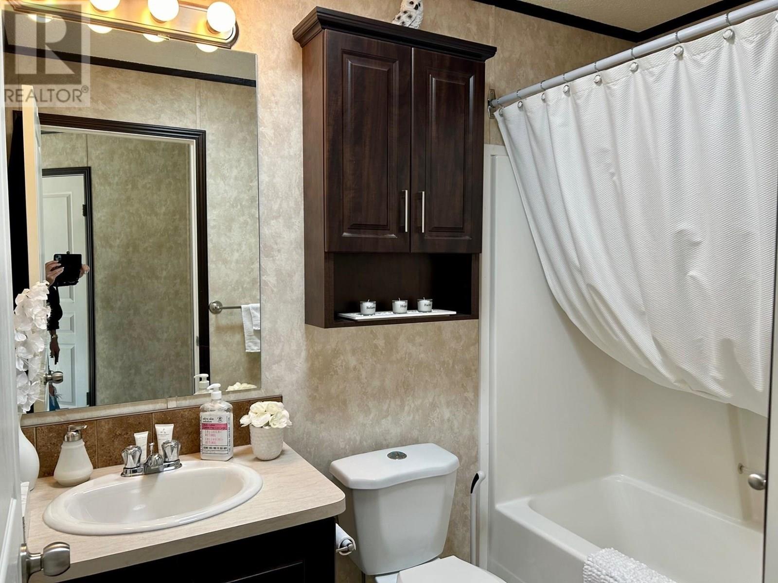 5227 42 Street, Fort Nelson, British Columbia  V0C 1R0 - Photo 13 - R3014965