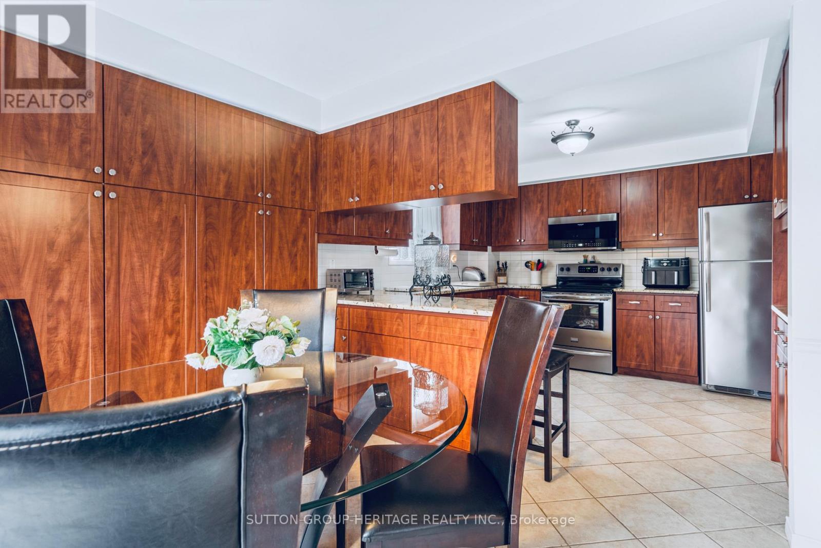 943 Gablehurst Crescent, Pickering, Ontario  L1V 5G6 - Photo 5 - E12216912