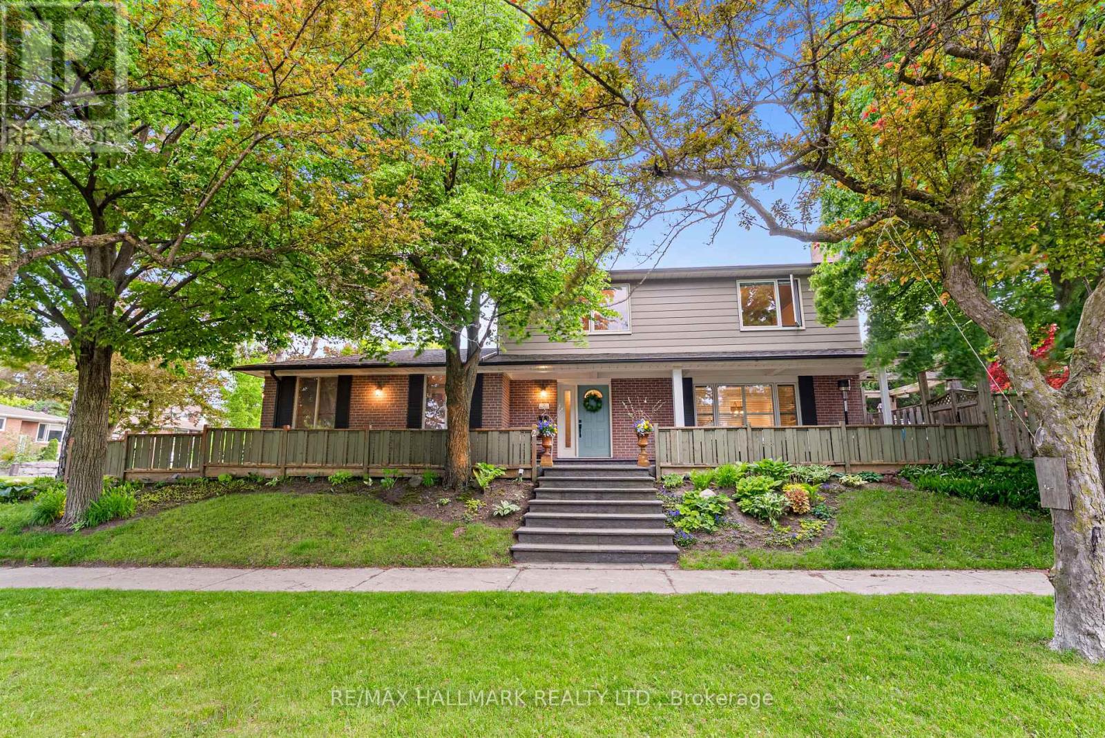 2 WICHEY ROAD, Toronto, Ontario