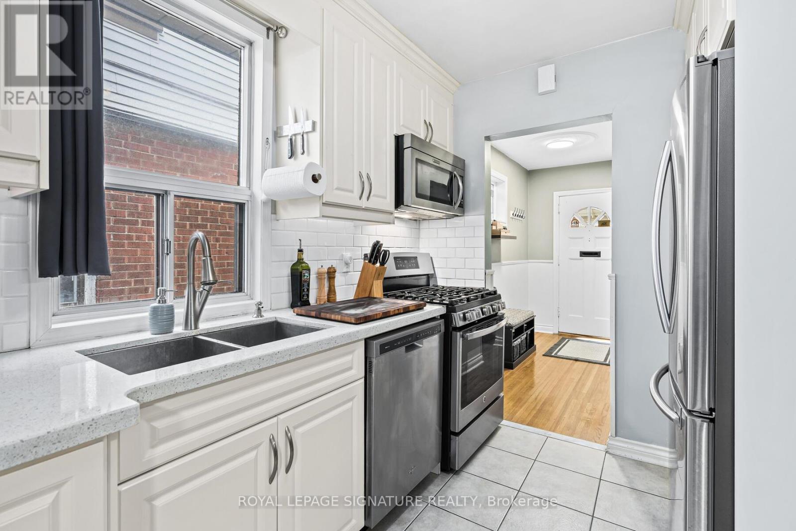184 Mortimer Avenue, Toronto, Ontario  M4K 2A5 - Photo 10 - E12217005