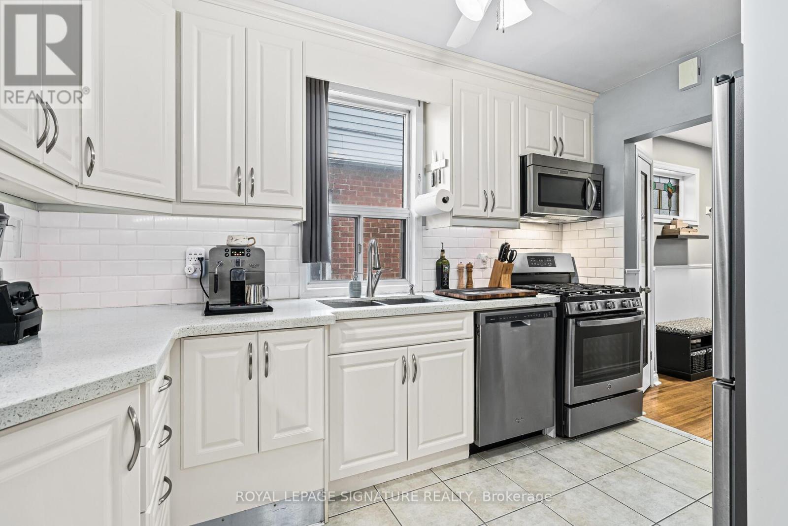 184 Mortimer Avenue, Toronto, Ontario  M4K 2A5 - Photo 9 - E12217005