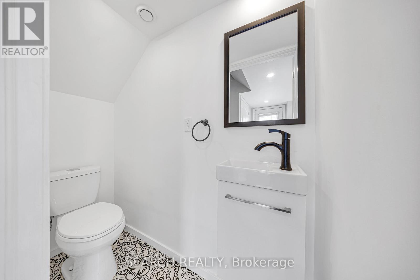 2400 Bronzedale Street, Pickering, Ontario  L1X 0C3 - Photo 6 - E12217066