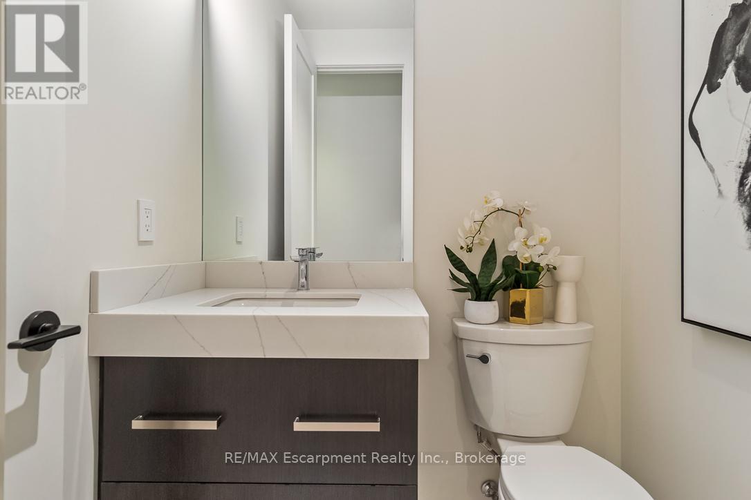 105 - 123 Maurice Drive, Oakville, Ontario  L6K 2W6 - Photo 11 - W12213843