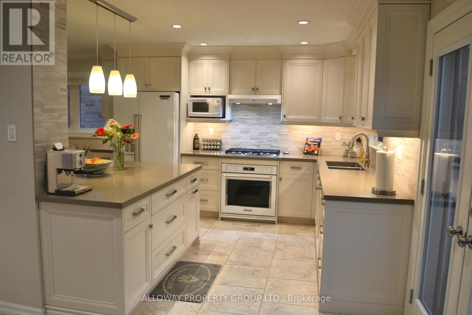 1619 Deerbrook Drive, Pickering (Liverpool), Ontario  L1V 5B8 - Photo 5 - E12212589