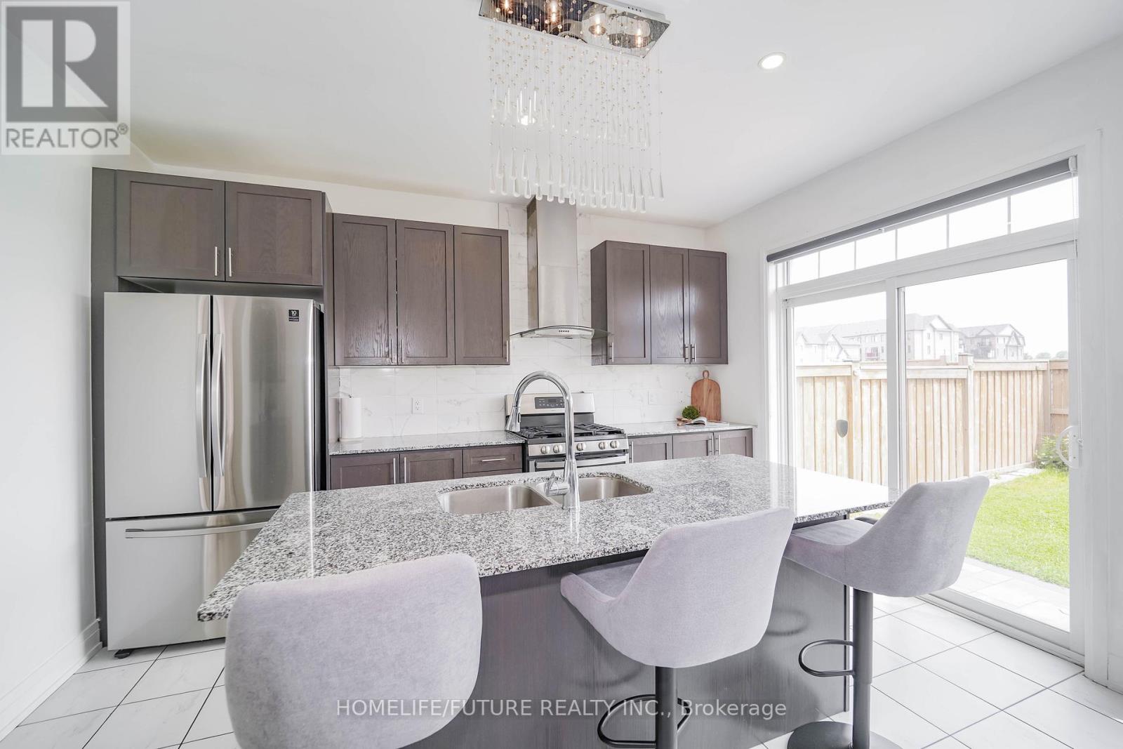 9 Christine Elliott Avenue, Whitby, Ontario  L1P 0B8 - Photo 10 - E12216121