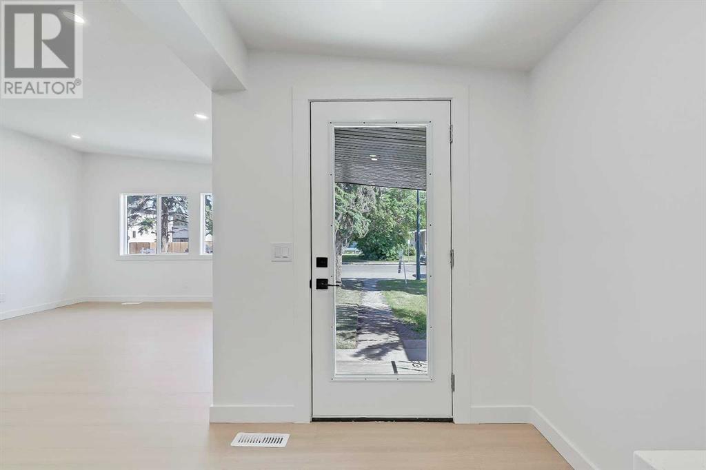 Property at 639 69 Avenue SW image 2