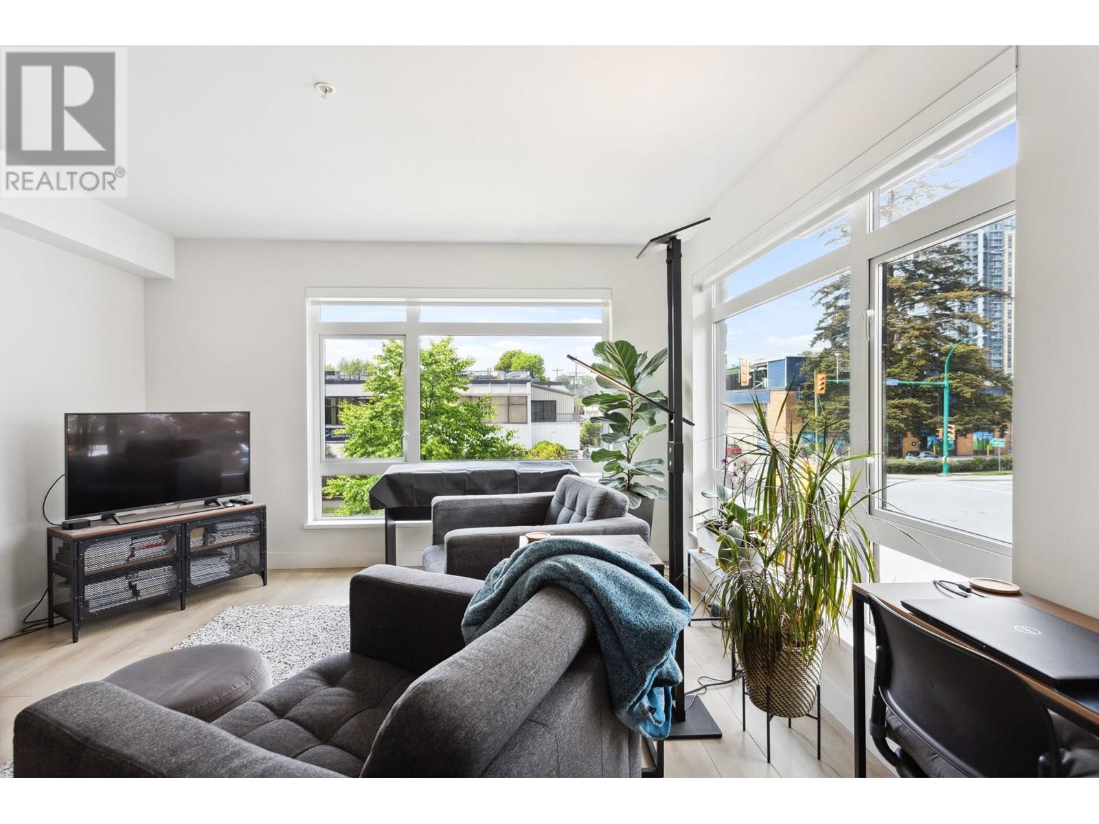 208 1519 Crown Street, North Vancouver, British Columbia  V7J 1G6 - Photo 5 - R3004231