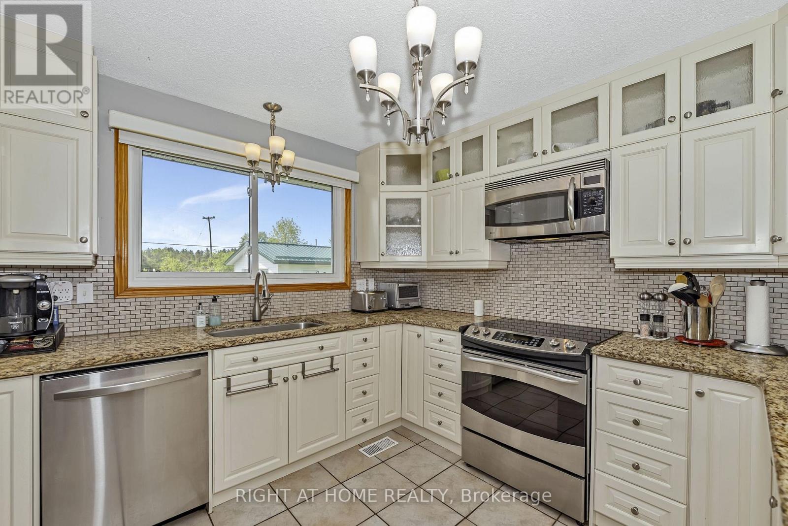 2720 Bell Line Road N, Frontenac (Frontenac Centre), Ontario  K0H 2P0 - Photo 9 - X12217115