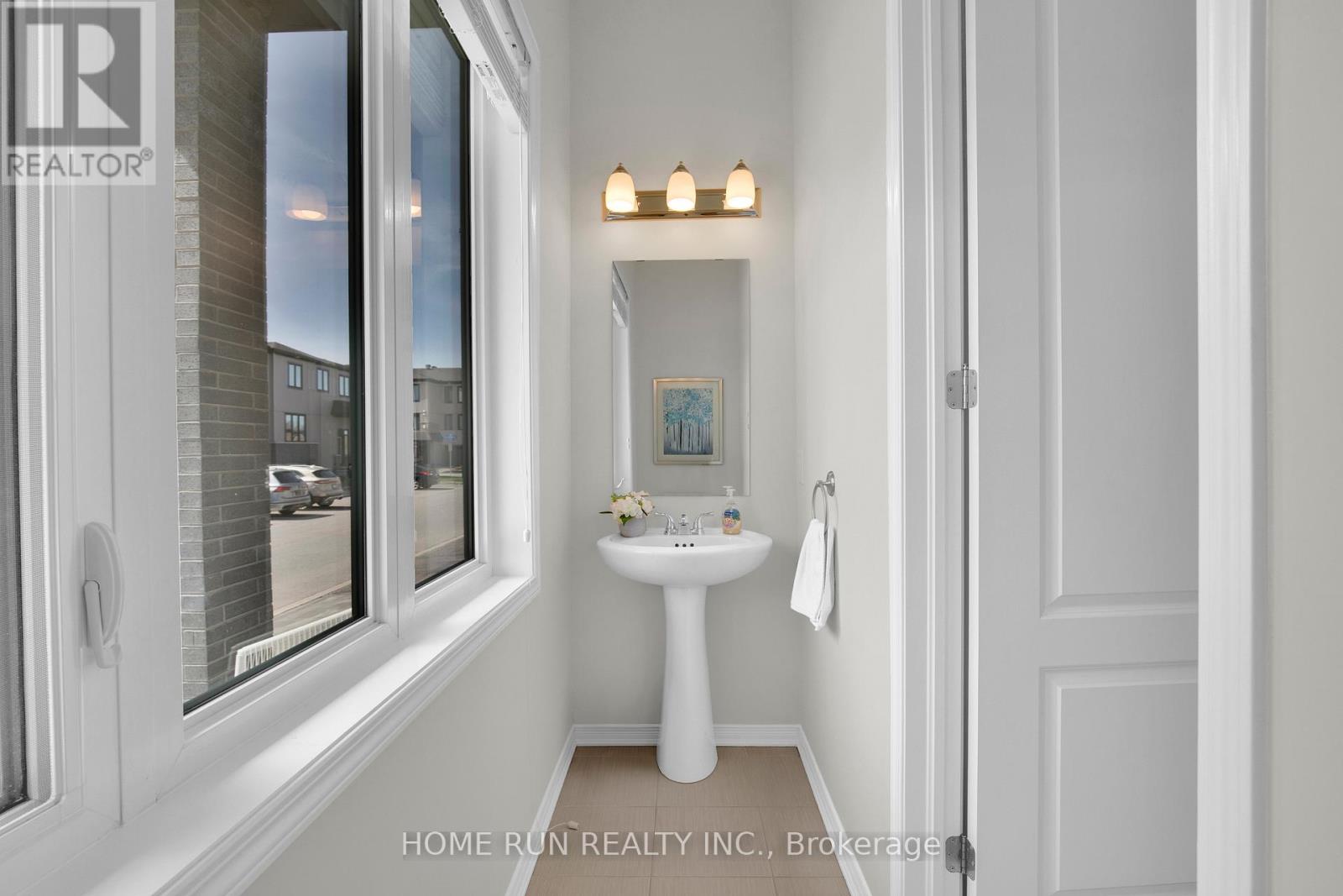 569 Radiant Private, Ottawa, Ontario  K2M 0M7 - Photo 5 - X12217144