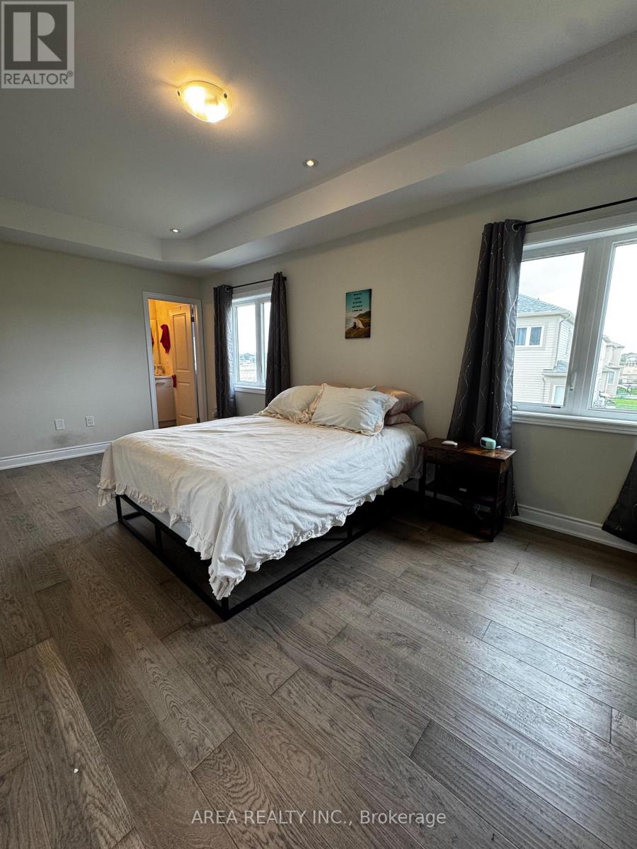 64 Stately Drive, Wasaga Beach, Ontario  L0M 1S0 - Photo 11 - S12216946
