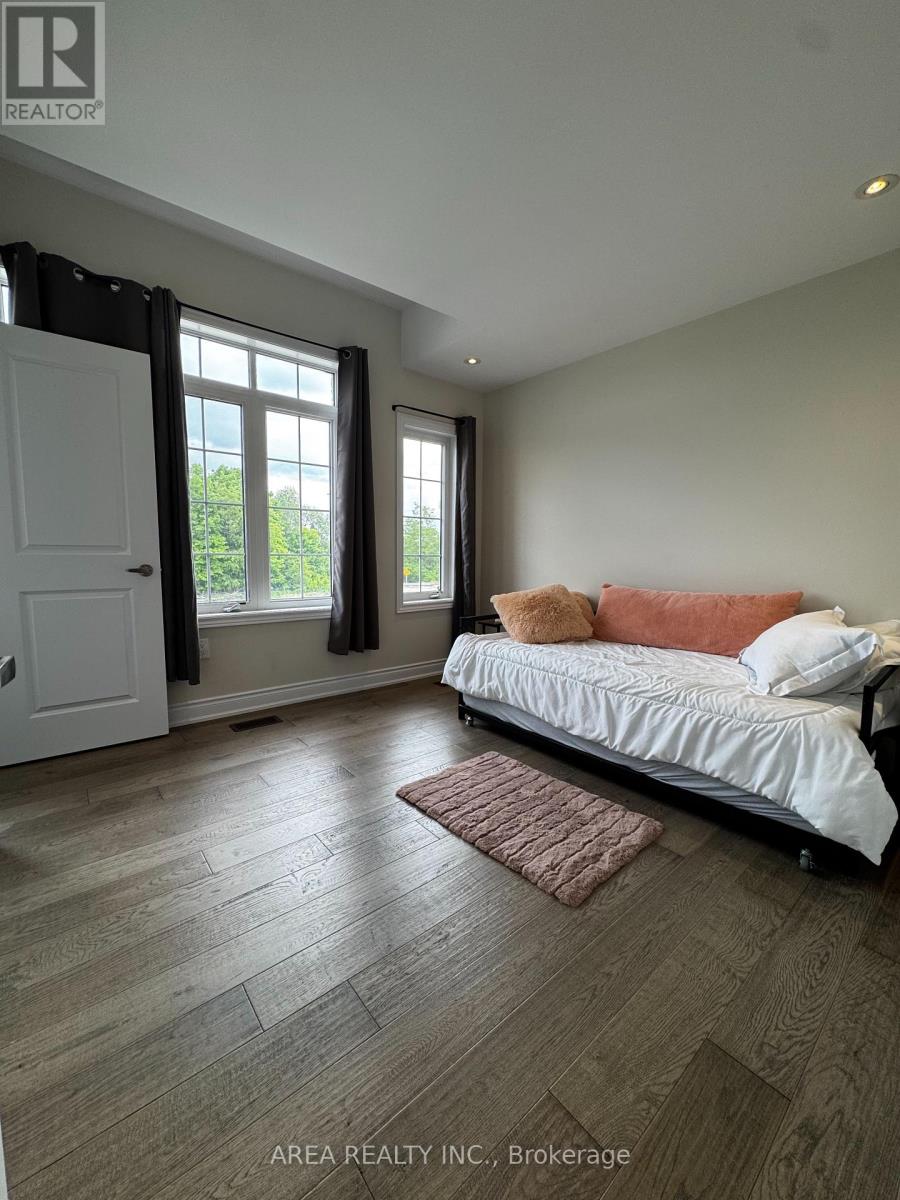 64 Stately Drive, Wasaga Beach, Ontario  L0M 1S0 - Photo 13 - S12216946