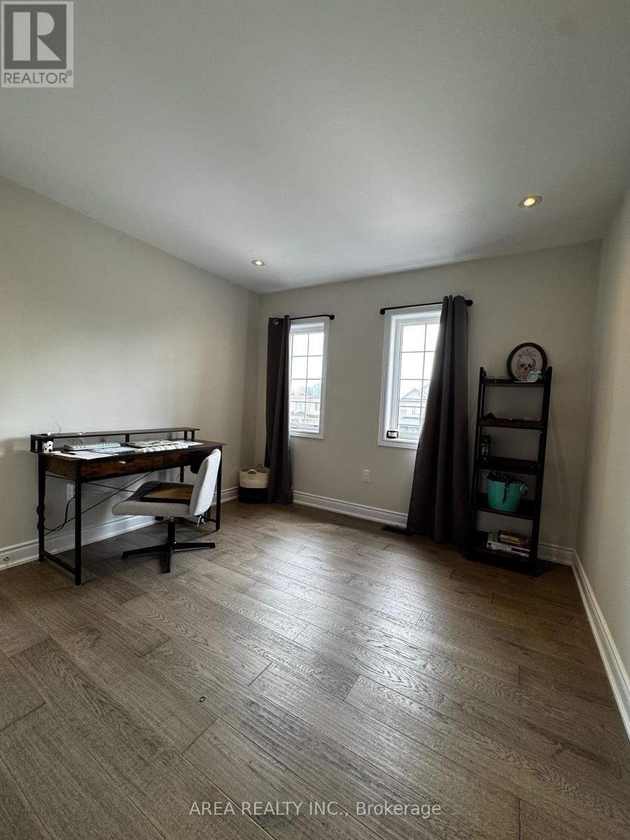 64 Stately Drive, Wasaga Beach, Ontario  L0M 1S0 - Photo 17 - S12216946