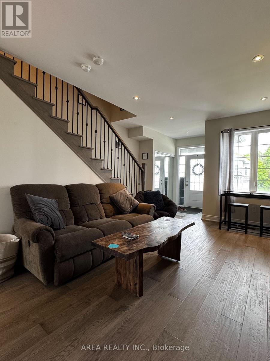 64 Stately Drive, Wasaga Beach, Ontario  L0M 1S0 - Photo 3 - S12216946