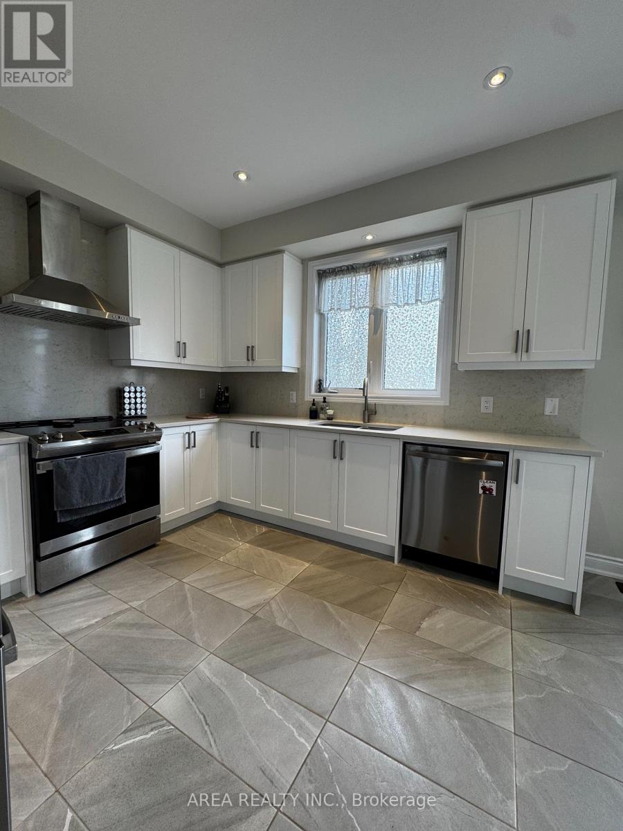 64 Stately Drive, Wasaga Beach, Ontario  L0M 1S0 - Photo 7 - S12216946