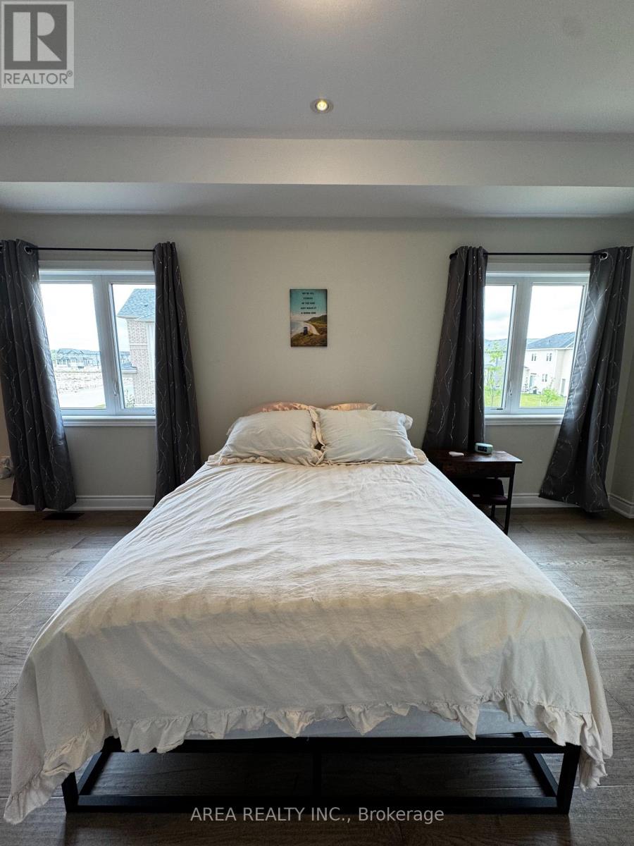 64 Stately Drive, Wasaga Beach, Ontario  L0M 1S0 - Photo 9 - S12216946