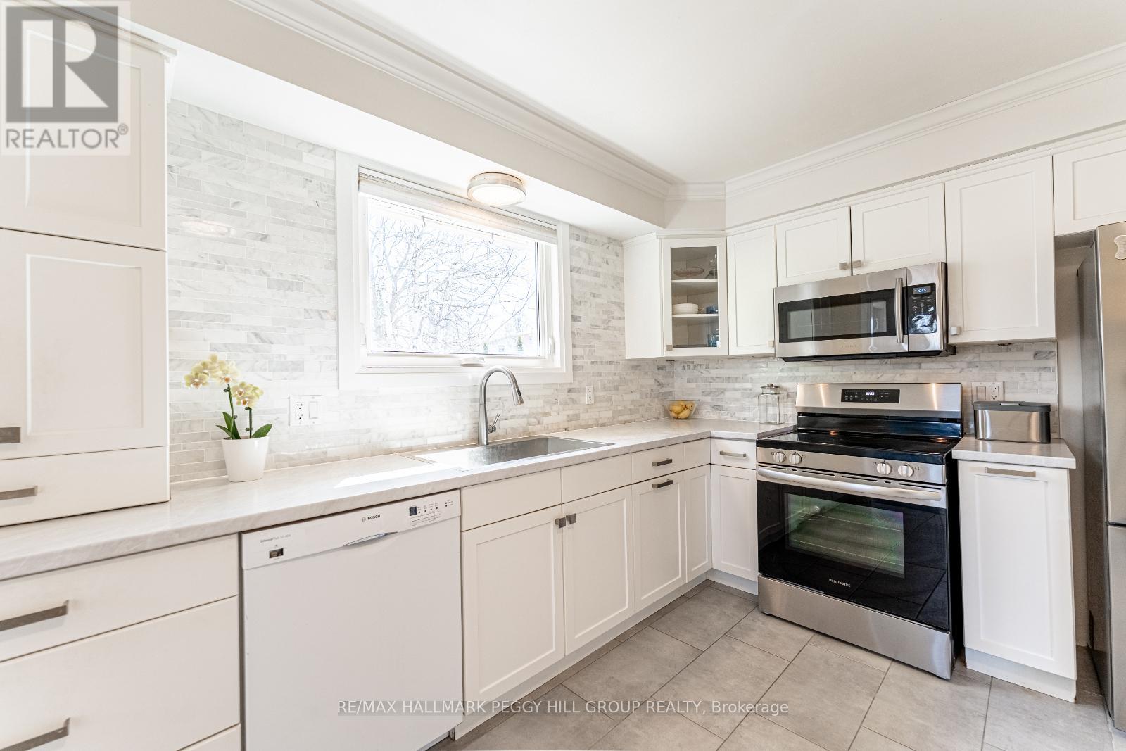 45 Shoreview Drive, Barrie, Ontario  L4M 1G2 - Photo 3 - S12216953