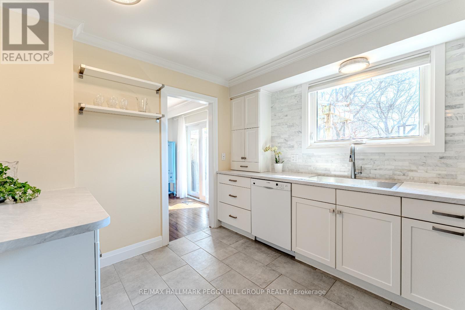 45 Shoreview Drive, Barrie, Ontario  L4M 1G2 - Photo 5 - S12216953