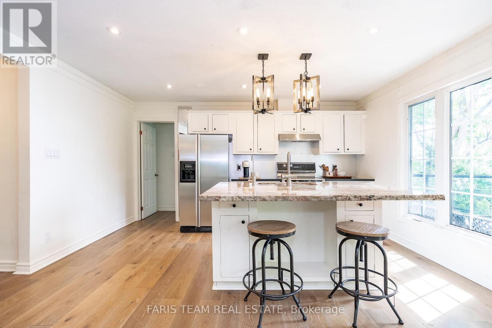 Property at 1075 LAKESHORE ROAD E image 5