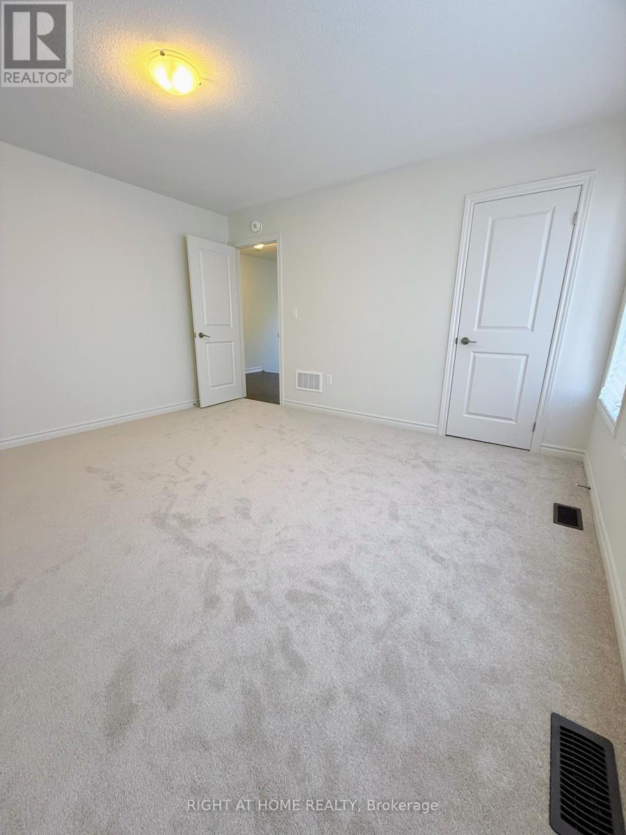 30 Shepherd Drive, Barrie, Ontario  L9J 0P3 - Photo 17 - S12217031