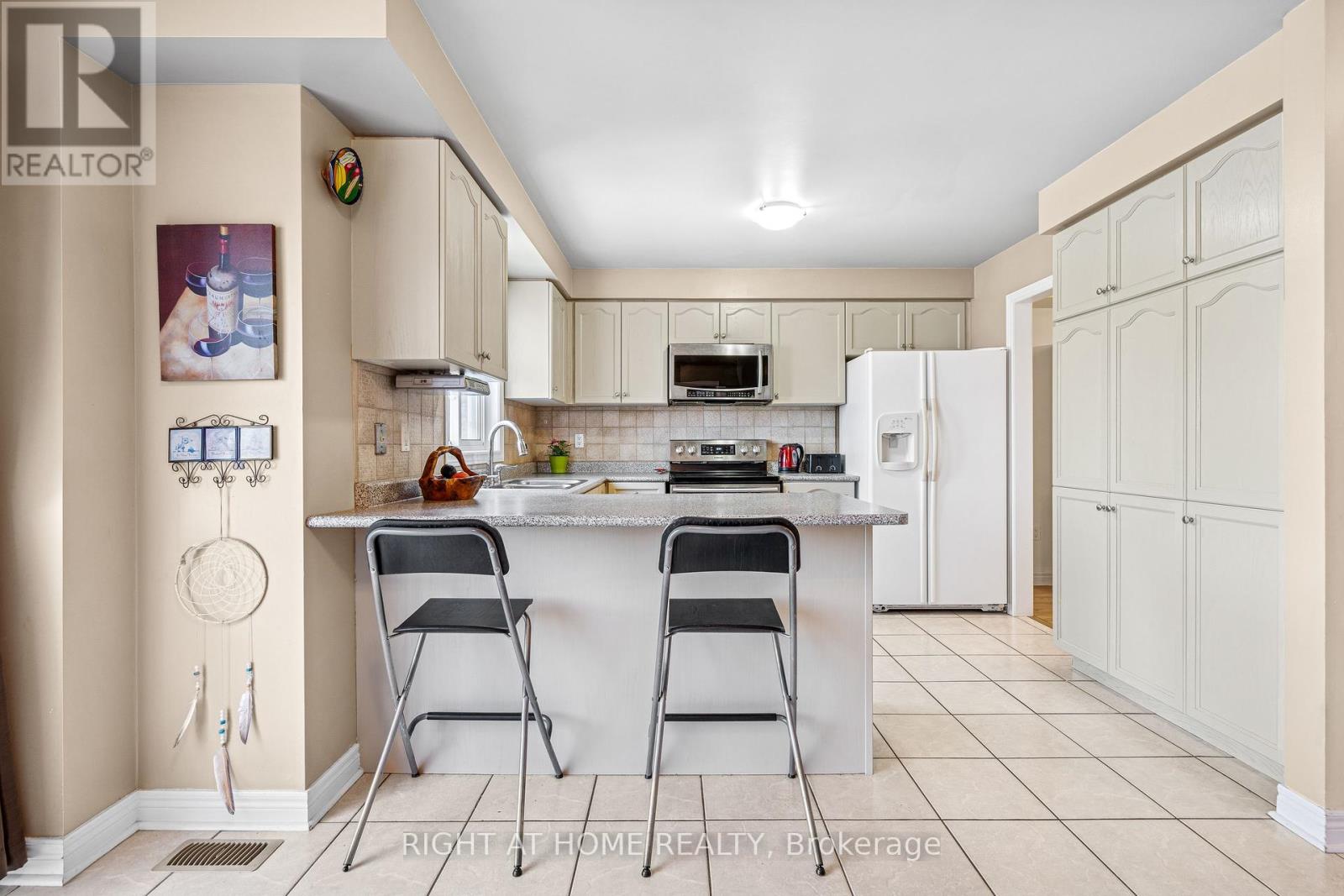 14 Prince Of Wales Drive, Barrie, Ontario  L4N 0T5 - Photo 14 - S12217039